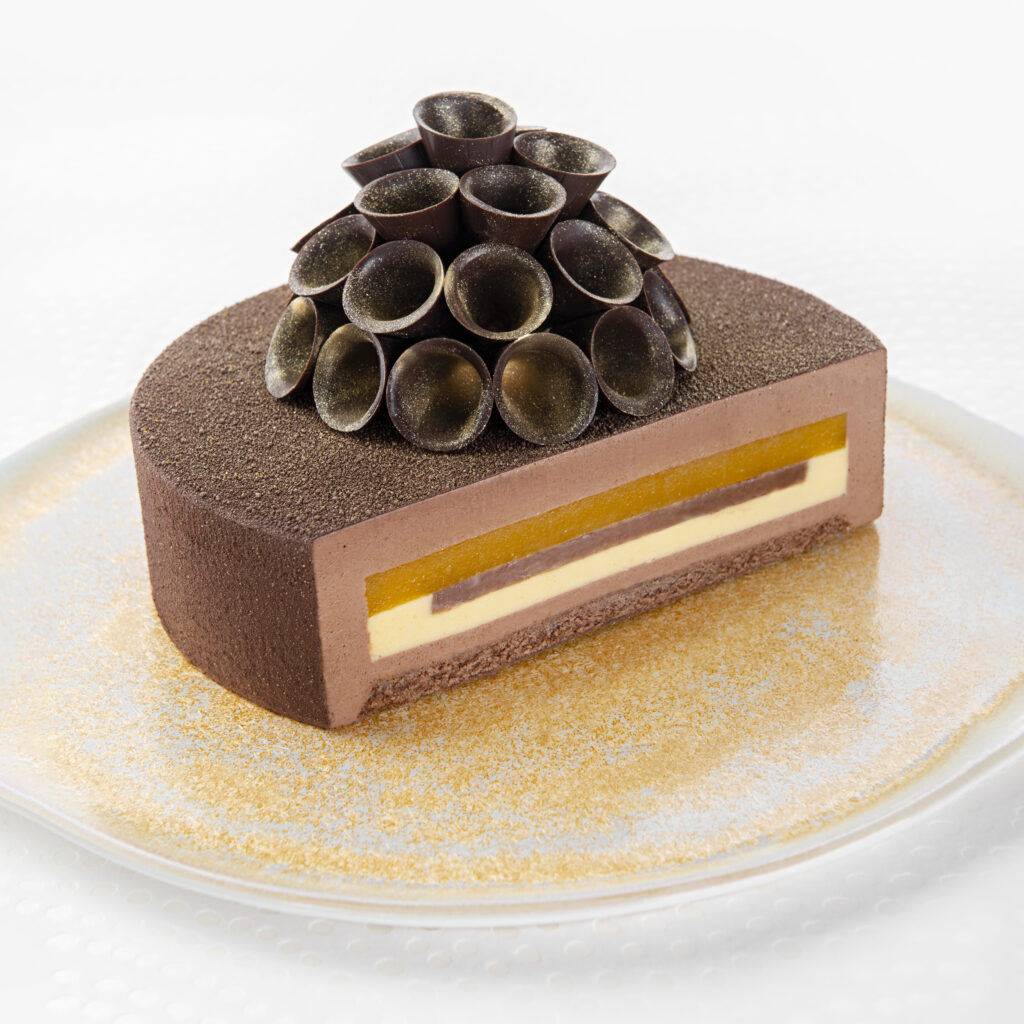 Tort czekoladowy z nutą mandarynki – elegancki tort cytrusowy